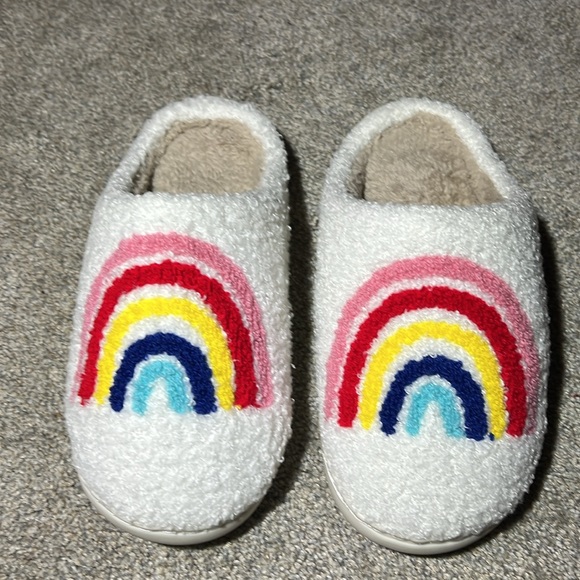 NEW Rainbow 7.5-8 Slippers Ivory/White Soft Plush Faux Fur Comfy Warm Slip-On - Picture 5 of 7